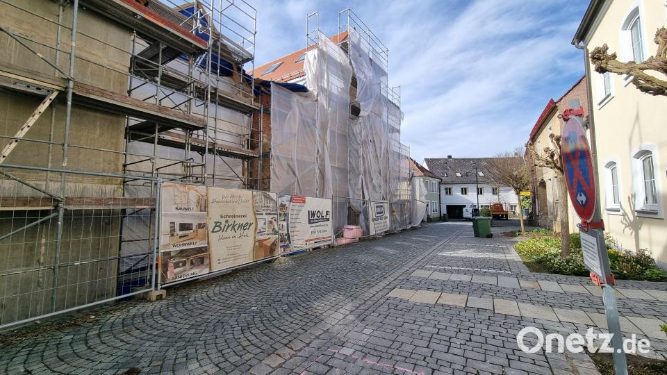 Ab Dienstag, 2. April, ist die Trautenbergstraße im Bereich der Hausnummern 8 bis 12 für den Verkehr gesperrt. Grund sind Arbeiten am Lenbzbräu-Gebäude. Bild: kaz