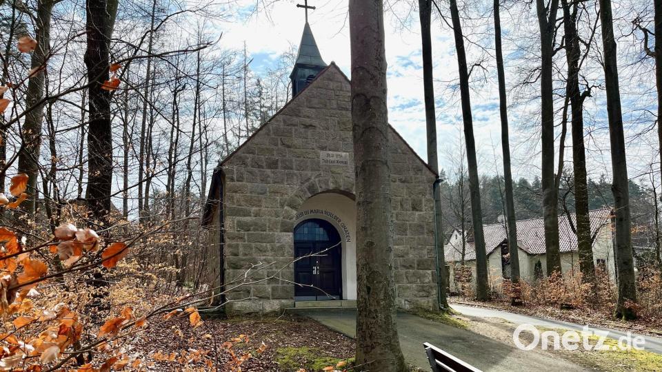 Die Bildkapelle in Neustadt steht auf städtischem Grund in der Nähe des Gymnasiums. Sie wurde vor 70 Jahren auf Wunsch des Klosters St. Felix gebaut. Unklar ist, wem sie gehört. Bild: Gabi Schönberger
