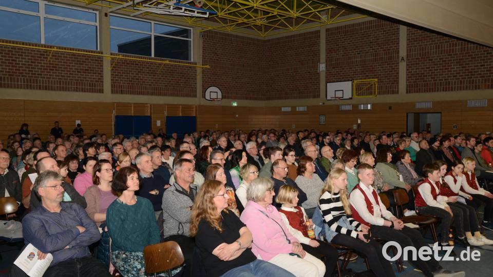 Die Mehrzweckhalle war beim Frühjahrkonzert der &quot;Neuhauser Boum&quot; voll besetzt. Bild: bey