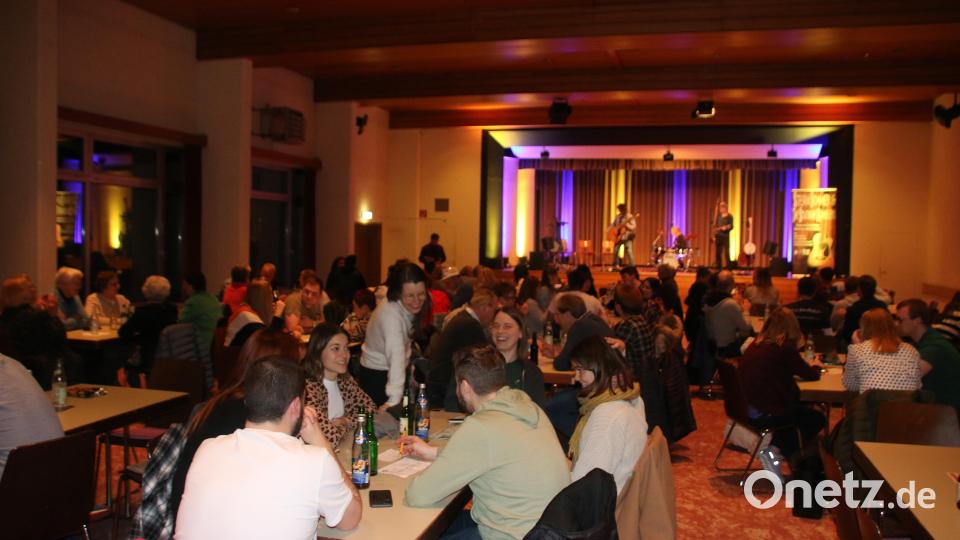 Rätseln, lachen, diskutieren - Der Quiz-Abend kam beim Publikum an. Bild: sne