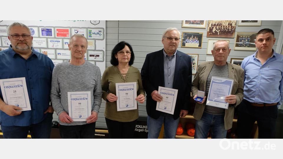 Der SV Floß ist stolz auf seine treuen Mitglieder, die in der Jahreshauptversammlung ausgezeichnet werden. Von links: Hartmut Paukner, Walter Wirth. Inge Bayer, Franz Gailitzdörfer, Willy Hirsch und der wiedergewählte Vorsitzende Alexander Meier. Bild: le