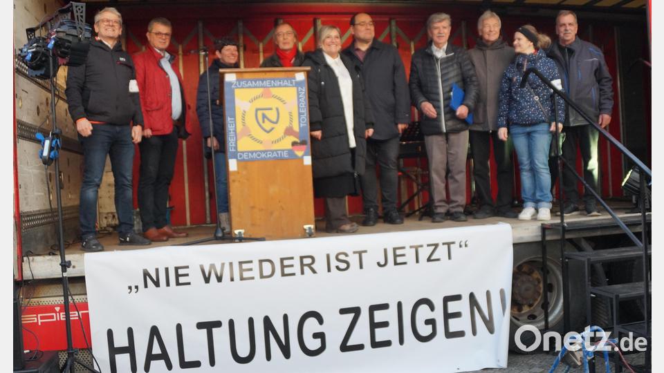 &quot;Nie wieder ist jetzt - Unter diesem Motto wurde die Mahnwache organisiert und mit den Reden politischer und kirchlicher Vertreter ausgestaltet Bild: wel
