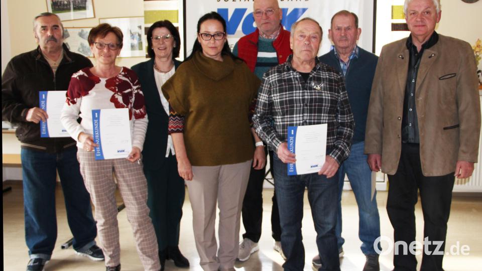 Bei seiner Jahreshauptversammlung ehrte der VdK-Ortsverband Kirchenthumbach langjährige Mitglieder. Von Links: Reinhold Lindner (20), Petra Lettner (15), Helga Friedl (1. Vorstand), Carola Brust (Kreisvorsitzende), Heinz Biersack (25), Lorenz Pittner (20), Georg Lehner (25), Josef Regner (2. Vorstand). Bild: lep