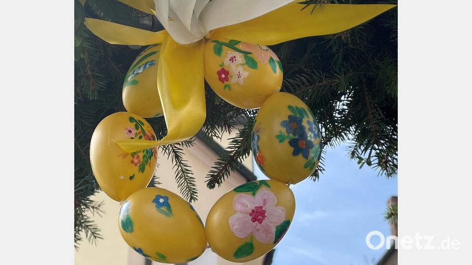 Genau hinschauen lohnt sich, auch beim Osterbrunnen in Theuern. Bild: Silvia Schneider/exb