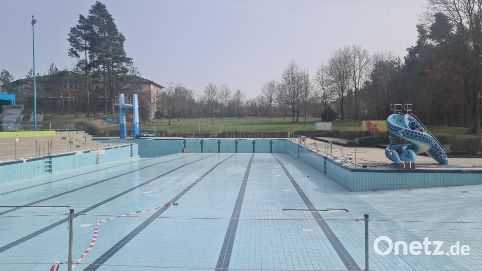 Das gewohnte Antlitz des Waldbads ist bald Geschichte. Nach der Saison 2024 soll ein Edelstahl-Becken kommen. Bild: sne