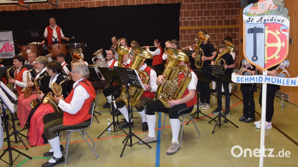 Spanische Urlaubsgefühle, der Eglseer Hochzeitstanz und ein Ausflug in die Halle des Bergkönigs gehörten zu den konzertanten Einkehrstationen beim Osterkonzert der Blaskapelle St. Ägidius. Bild: bö