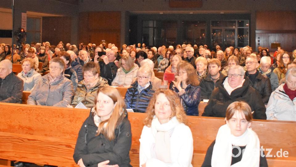 Die große Friedenskirche war gut gefüllt. Bild: rgr