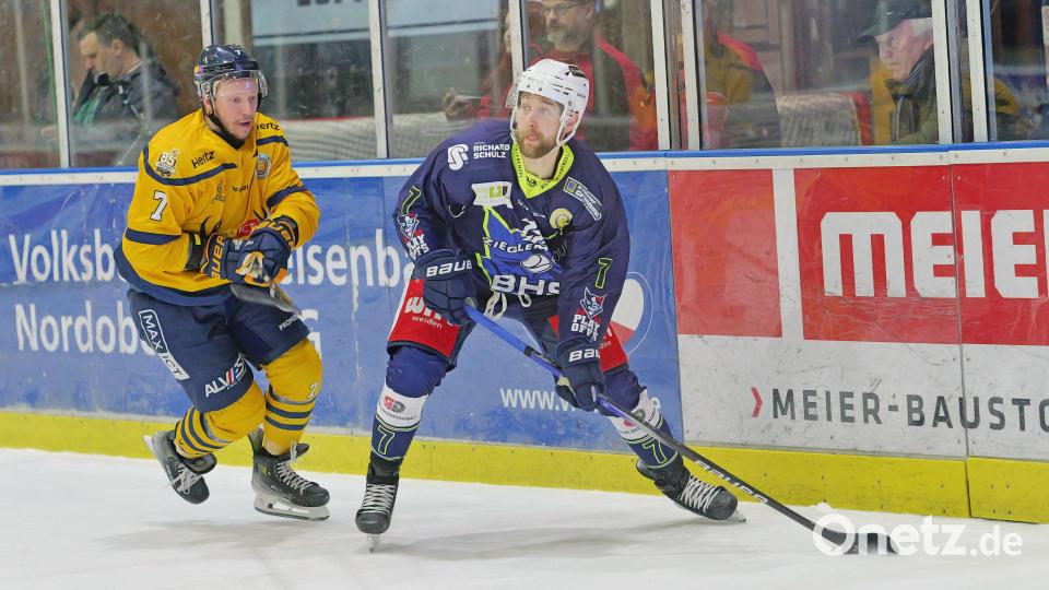 Szenen aus dem dritten Play-off-Halbfinale in der Eishockey-Oberliga zwischen den Blue Devils Weiden und den Tilburg Trappers. Bild: Elke Englmaier