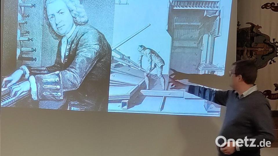 Beim Vortrag zur Geschichte der Orgel im Pfarrheim in Kastl gab es viele Informationen. Bild: Männerverein Kastl bei Kemnath/exb
