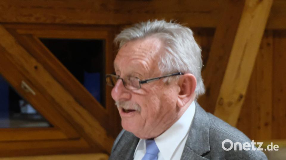 In seiner Festansprache blickte der CSU Ehrenkreis- und Ortsvorsitzende Werner Schulz auf 50 Jahre Frauen Union in Hirschau zurück. Bild: u