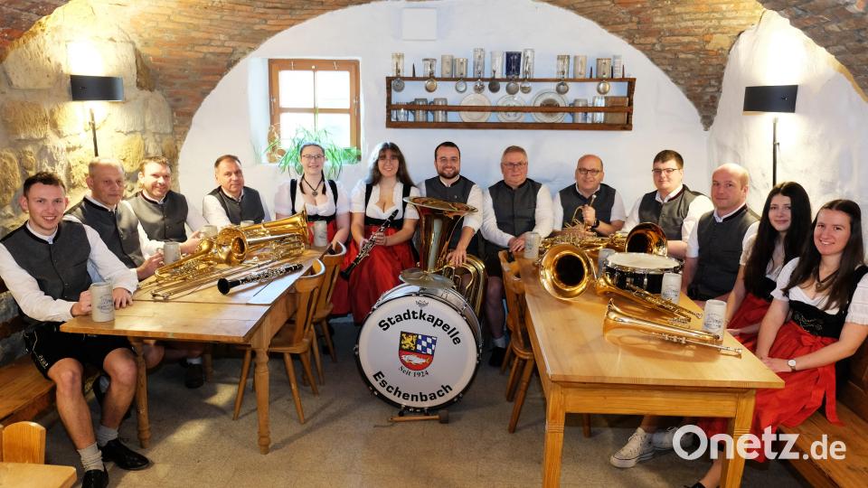 Mit der Blaskapelle feiert ein Stück Eschenbacher Herz 100. Geburtstag mit Musik, die von Herzen kommt und zu Herzen geht. Bild: do