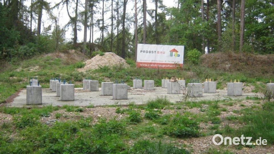 Die Fundamente für den neuen Hirschbergturm sind bereits gesetzt. Dann wurde der Bau unterbrochen. Archivbild: wel