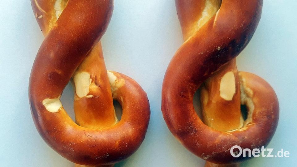 Manche genossen das Reger-Jahr 2023 auf ihre Weise und kaufften sich in der Bäckerei König in Nagel einen Laugen-Notenschlüssel. Archivbild: ld