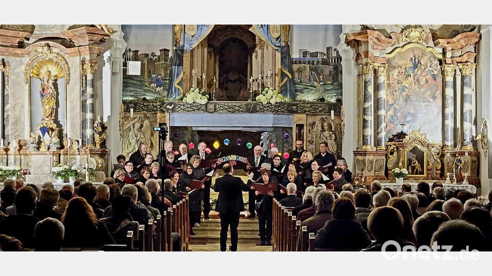 Kulisse für das Passionskonzert in Pullenreuth war das Heilige Grab. Bild: Gesellschaft Steinwaldia/exb
