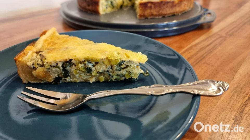 Vollkornkuchen mit Lauch und Rosenblättern. Bild: scm