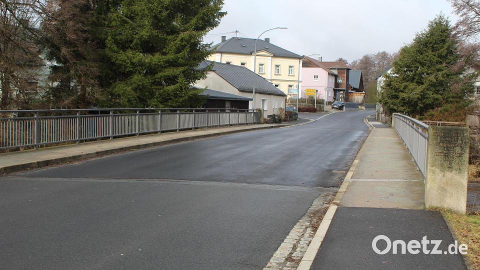 Die Brücke über die Fichtelnaab wird renoviert. Da ist auch ein Vollsperrung nötig. Archivbild: soj