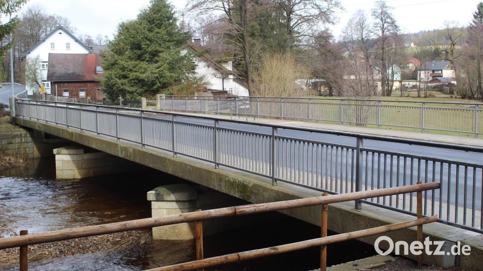 Die Brücke über die Fichtelnaab wird renoviert. Da ist auch ein Vollsperrung nötig. Archivbild: soj