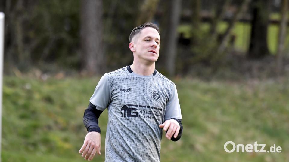 "Wir haben nicht vor, noch weiter aktiv zu werden. Wir wollen nicht den großen Umbruch machen." (Sven Seitz, Spielertrainer der Sportfreunde, über die vier Spielerverpflichtungen zur neuen Saison) Bild: Hubert Ziegler