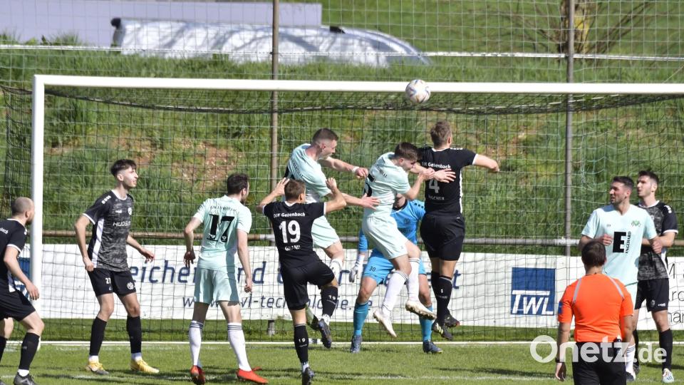 Szenen aus der Bayernliga-Partie zwischen der DJK Gebenbach und der DJK Ammerthal. Bild: Hubert Ziegler