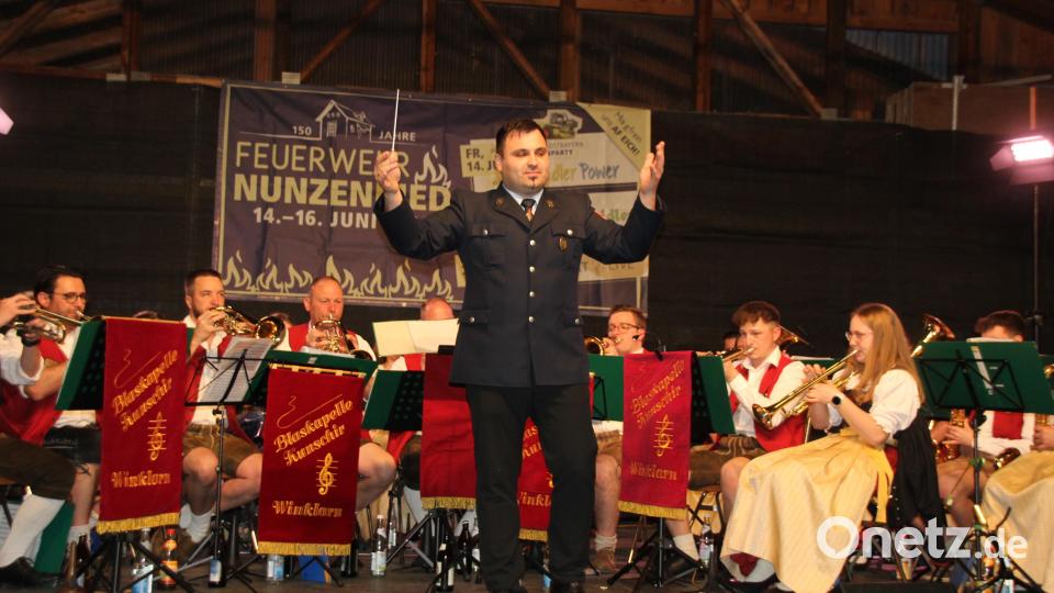 Martin Ruhland dirigiert den &quot;Bayerischen Defiliermarsch&quot; Bild: frd