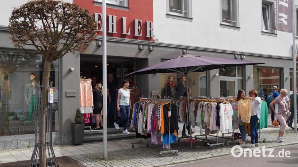 Auch die Fachgeschäfte sind zum Frühlingsmarkt gut besucht Bild: wel