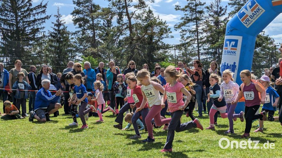 Der Wiesenlauf ist fester Bestandteil des Frühlingsfest in Fürnried. Es werden wieder Teilnehmer aus dem ganzen Landkreis erwartet. Archivbild: Jennifer Härlein/exb