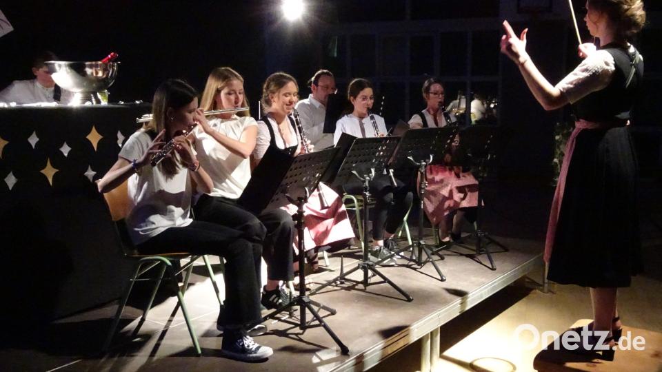 Auch die „Jungen Musiker Pfreimd“ zeigen beim Konzertabend ihr Können. Bild: hm