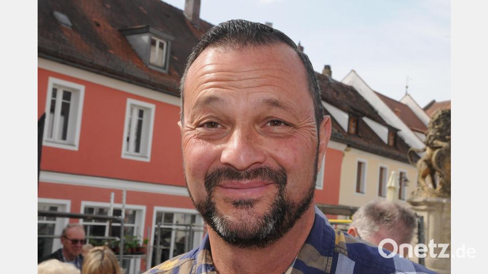 &quot;Die Leute sind förmlich ausgehungert nach Blühendem.&quot; (Blumenhändler Christian Eimer aus Schwandorf) Bild: ge