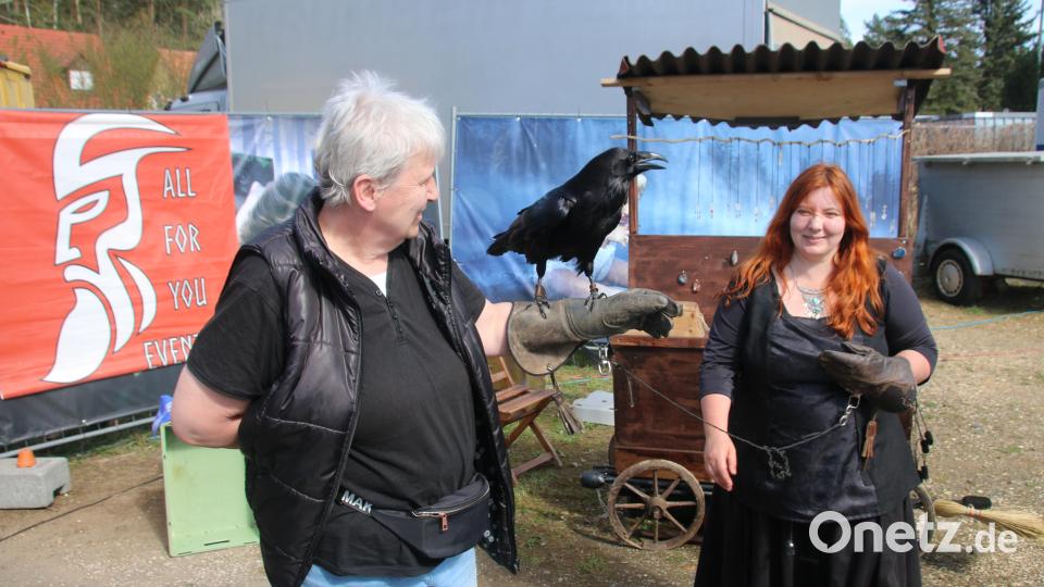 Anastasija und Rabe Mara sind echte Show-Profis und posieren gerne für Fotos. Bild: sne