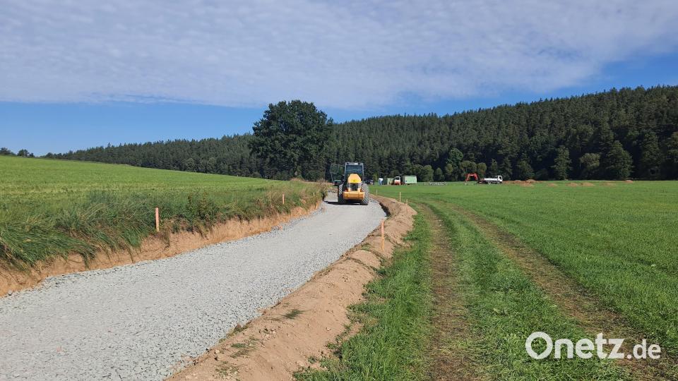 Der Iron-Curtain-Trail macht den Landkreis für Radfahrer noch attraktiver. Hier sind Bauarbeiten zwischen Querenbach und Maiersreuth zu sehen. Archivbild: Klaus Meyer/exb