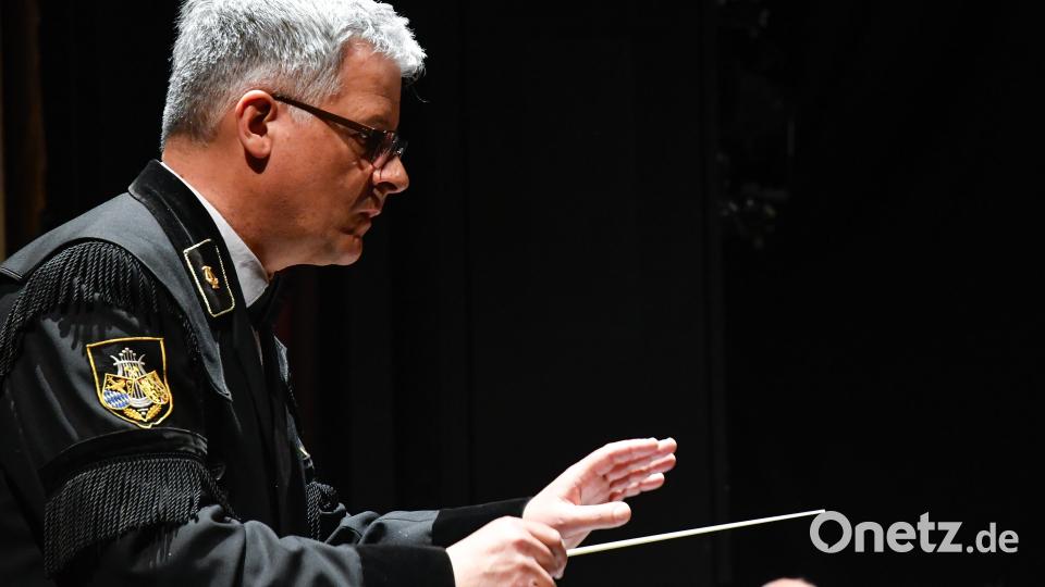 Die Knappschaftskapelle Amberg bei der Stunde der Musik im Stadttheater Amberg stand unter der Leitung von Anton Lottner. Bild: Petra Hartl