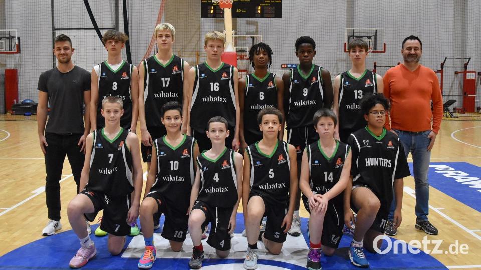 Das U16-Team der Oberpfalz, rechts Trainer Gabriel Ionescu. Bild: ceybl.eu/exb