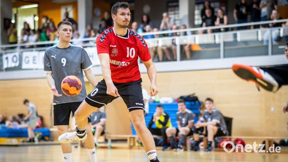 Maximilian Fütterer (Nummer 10) fährt mit seinen Teamkollegen zum letzten Spiel der Saison zum TV Erlangen-Bruck. Bild: Günter Uschold