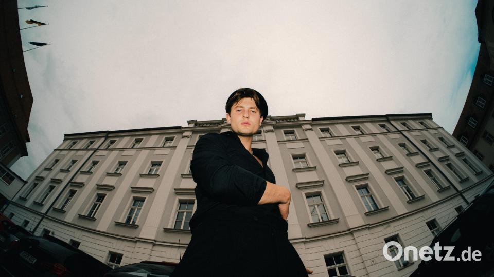 Musiker Bruno Dettmann, Künstlername "Apollson", lebt in Regensburg, stammt aber aus Neunburg. Bild: Felix Reichl/exb