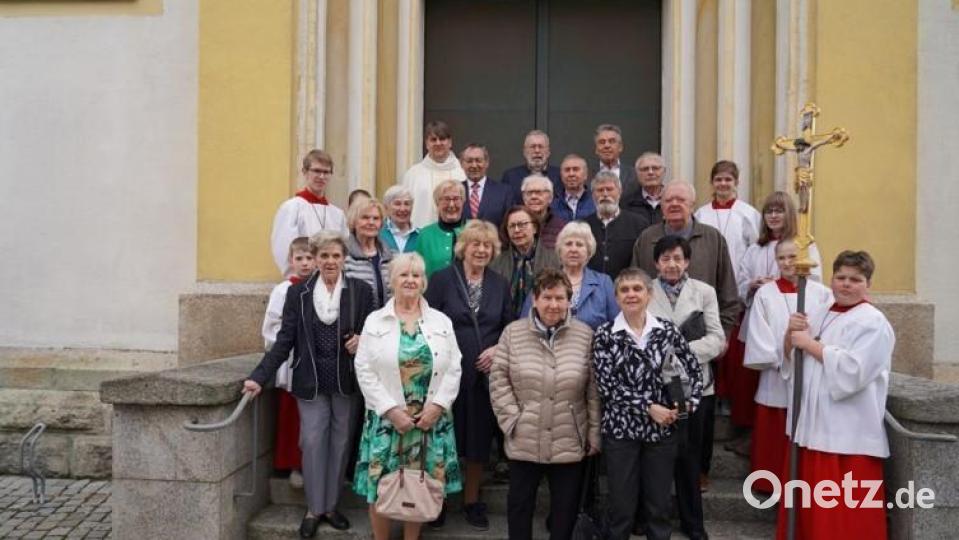 70-jähriges Kommunionjubiläum feierten die Teilnehmer in der Pfarrkirche Mitterteich. Bild: Rainer Gottas/exb