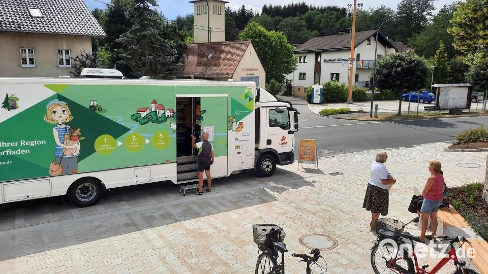Der Mobile Dorfladen kommt, wenn der letzte Bäcker schließt. Weil der Leasingvertrag für das aktuelle Fahrzeug ausläuft, gibt es noch heuer einen neuen Lkw, der die Waren in die Dörfer bringt. Archivbild: Steinwald-Allianz/exb