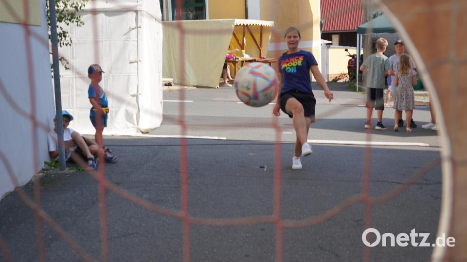 Beim Waldthurner Bürgerfest wurde 2023 fleißig gekickt. In diesem Jahr findet das Fest zeitgleich mit dem Finale der Fußball-EM statt. Archivbild: fvo