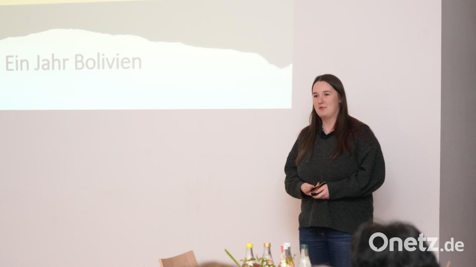 Angelina Wallmeyer spricht in der Jahreshauptversammlung des Waldthurner Frauenbund über ihr Freiwilligenjahr in Bolivien Bild: fvo