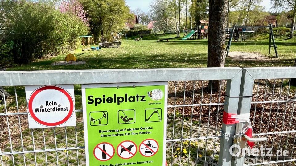 Der einzige Spielplatz in Hütten ist derzeit komplett gesperrt. Bild: Gabi Schönberger