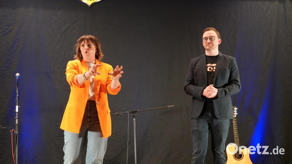 Franzi Glaser und Stephan Rosner, die Moderatoren des Abends. Bild: fvo