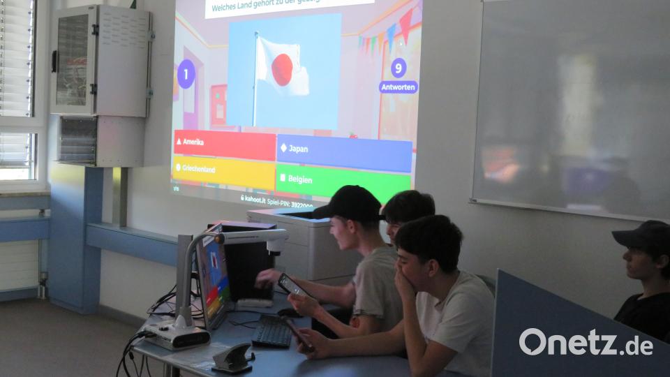 Viel Interessantes lernen die Besucher der Mittelschule am Tag der offenen Tür kennen. Bild: adj