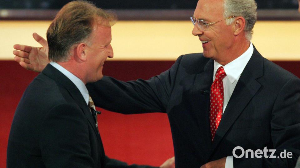 Franz Beckenbauer begrüßt Andreas Brehme. Bild: Uli Deck