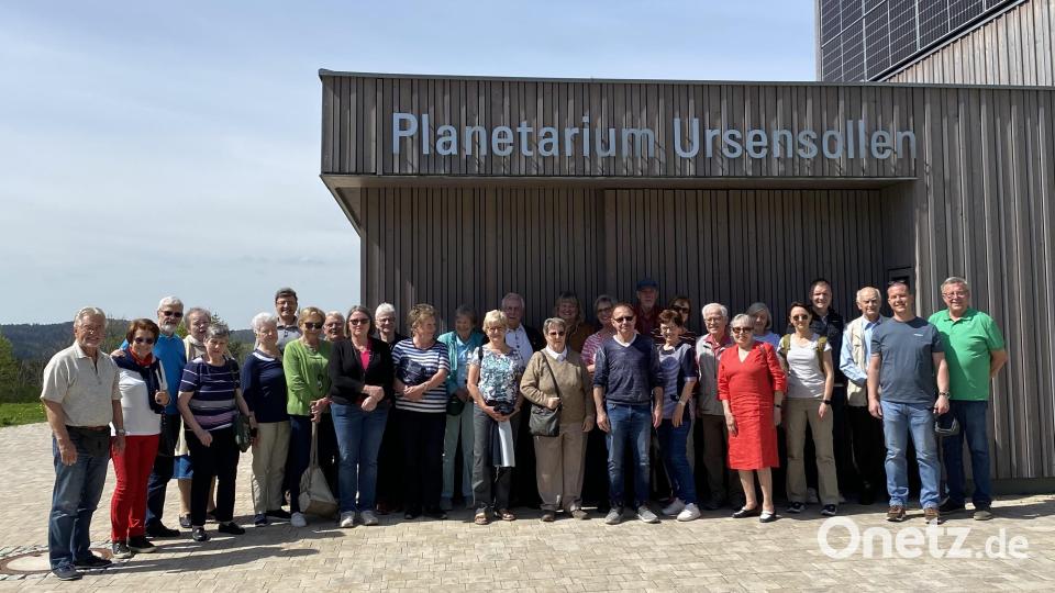 Die Gäste beim Besuch im Planetarium in Ursensollen mit Bürgermeister Jörk Kaduk und Marktrat Hans Koch. Bild: Markt Königstein