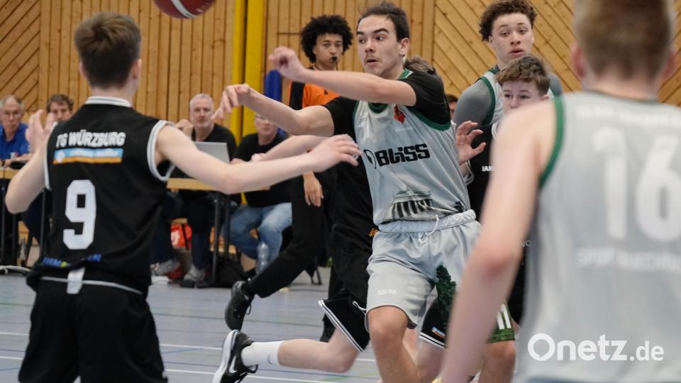 Louis Drexler (Mitte) vom Basketball-Team Oberpfalz. Bild: ref