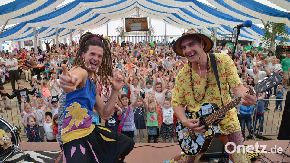 Schon zum wiederholten Mal gastieren Rodscha aus Kambodscha und Tom Palme bei einem Fest des Burschenvereins in Konnersreuth – so auch wieder am Montag, 3. Juni. Zuletzt war das Duo vor fünf Jahren vor Ort. Archivbild: jr