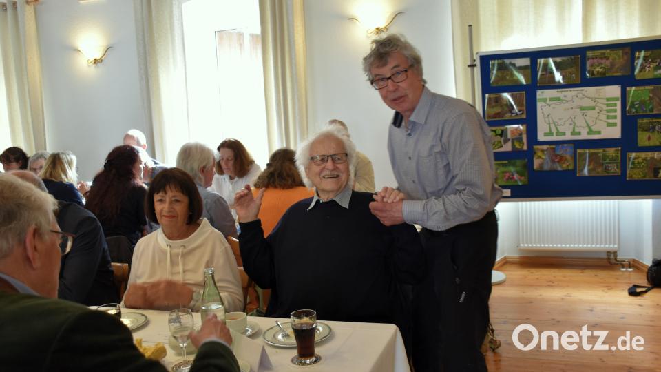 Der Nachfolger von Klaus Arbter, Josef Siller (rechts) begrüßte seinen Vorgänger Klaus Arbter herzlich. Bild: ubb