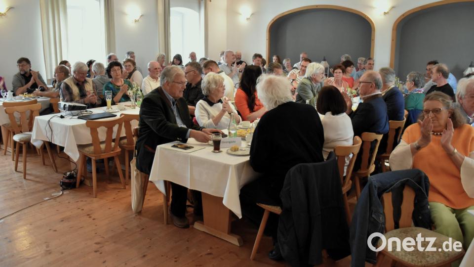 Gut 60 Gäste nahmen an der Feier teil. Bild: ubb