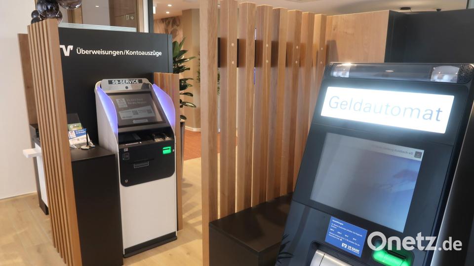Im Servicebereich stehen zwei Geldautomaten, sowie ein Kontoauszugsdrucker samt Überweisungsterminal Tag und Nacht zur Verfügung. Bild: rha