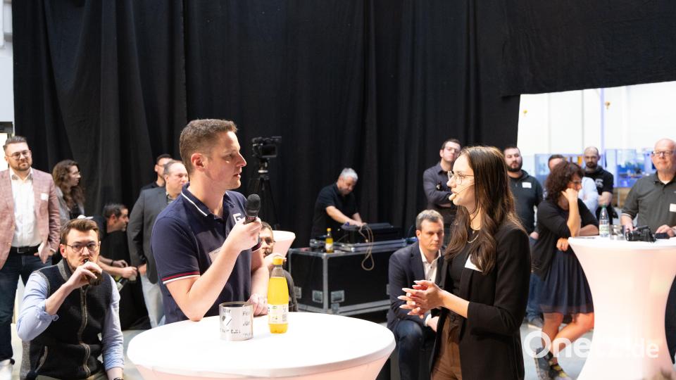 Peter Götzl und Lea Sommer im Gespräch. Bild: rw