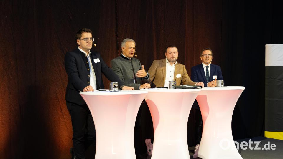 Christian Doleschal, Roland Grillmeier, Anton Kunz und Hans Donko beteiligten sich am &quot;Wirtschaftsdialog&quot;. Bild: rw
